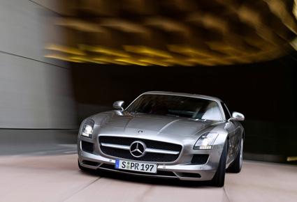 "Mercedes Benz SLS AMG 2011" تجسيدا للتكنولوجيا العالية